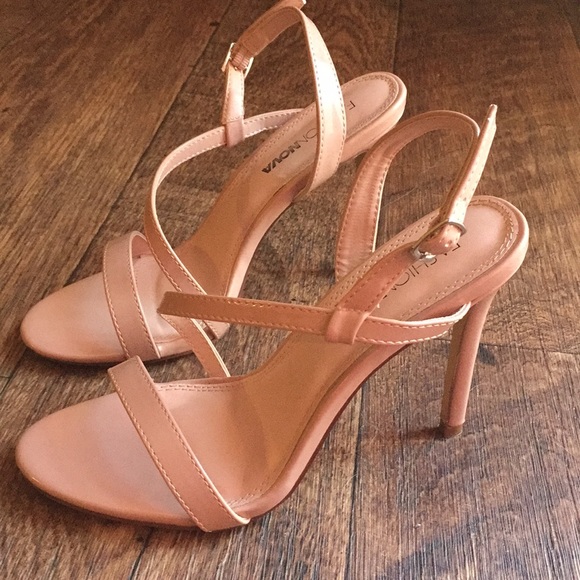 Fashion Nova Shoes - Size 7 women’s heel